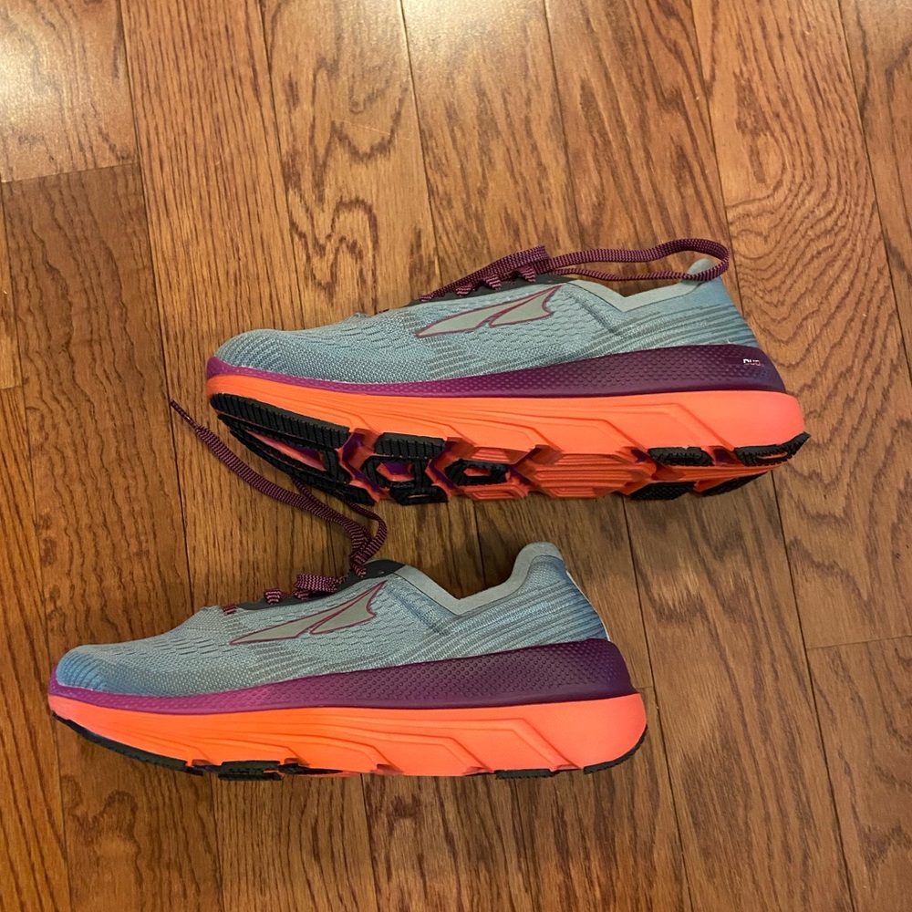 Altra Duo 1.5 Grey Coral Running Shoes Women’s size 8.5 new.